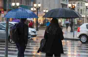  Vento, chuva e queda nas temperaturas: frente fria começa a atravessar o Paraná 